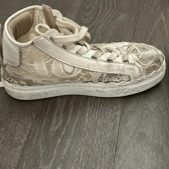 CHLOÉ
Lauren Beige Lace High Top Sneaker - Picture 5 of 8